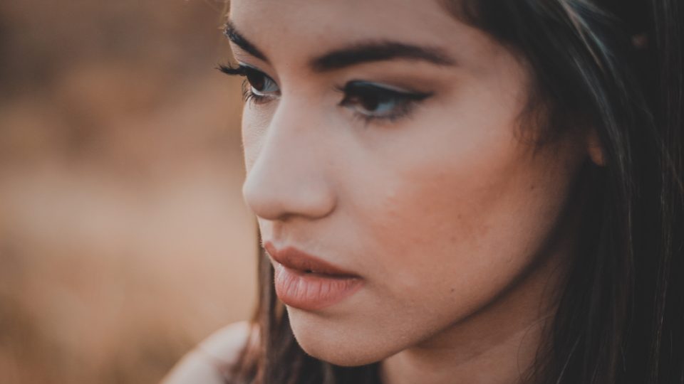 pregnant woman curious about the top 7 pregnancy symptoms